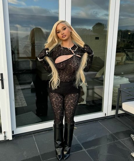 Alabama Barker pornografische galerien