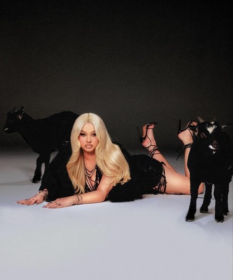 Alabama Barker porno nacktheit bilder