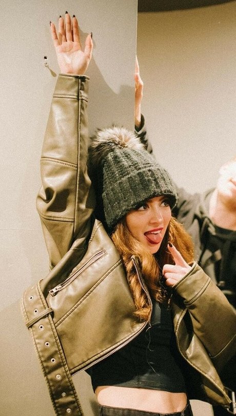 Chrissy Costanza kunst freie bilder