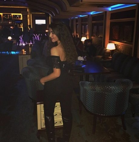 Valeriia Simavonian sexy schöne foto