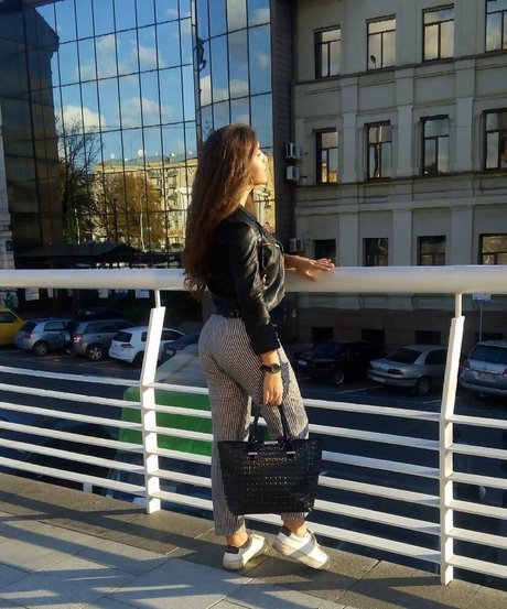 Valeriia Simavonian erwachsene kostenlose bilder