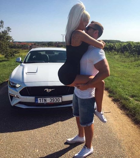 Nikola ihova nackt pornografische bild