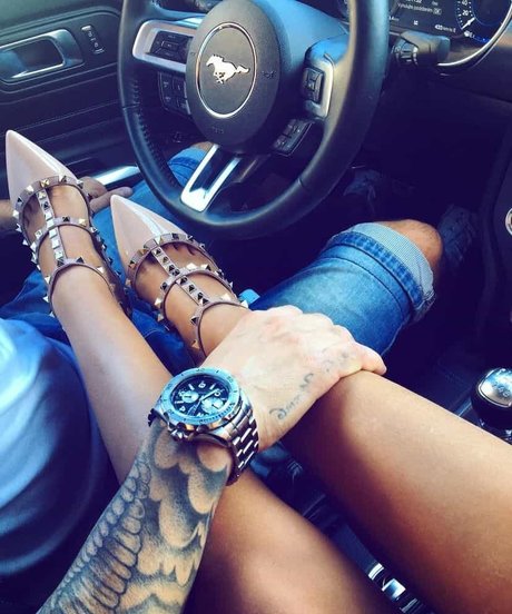 Nikola ihova model heiße bild