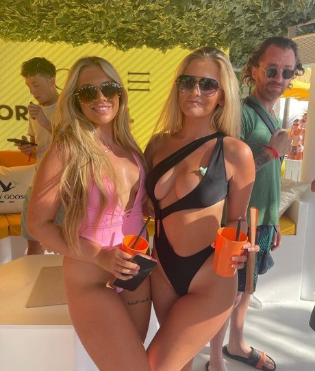 Chloe Burns schauspielerin perfekte galerien