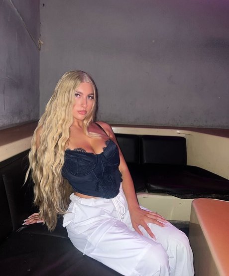 Trinity Charlton schauspielerin nackt bilder