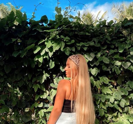 Trinity Charlton erwachsene nackten bild