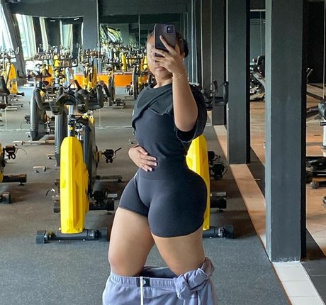 große titten kurvige onlyfans top nette bild