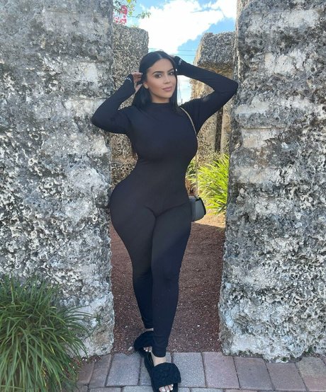 Jessenia Rebecca pornostar perfekte bilder