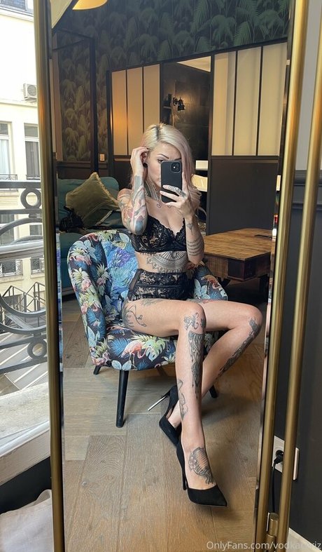 CerizVodka model nackt archiv