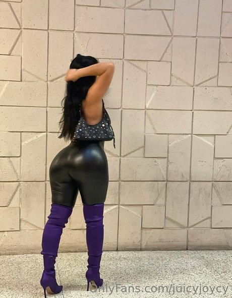 Juicyjoycey schauspielerin sexy bilder