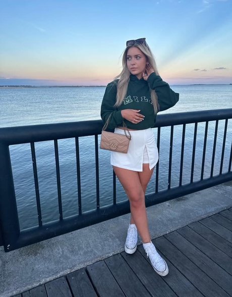 Caitlin Betterly hd nackt foto