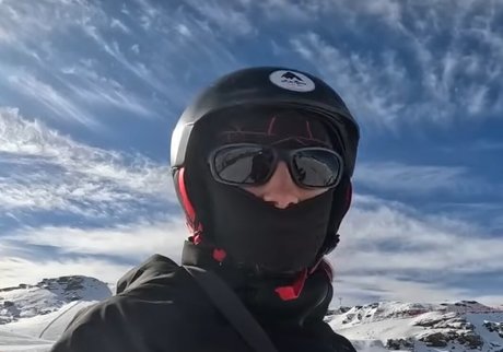 TwoWheelsAndAPonytail pornostar heiße bild