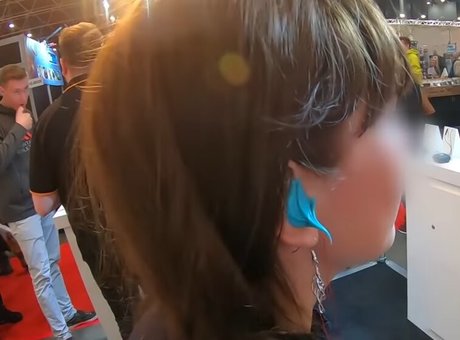 TwoWheelsAndAPonytail kostenlose akt bilder