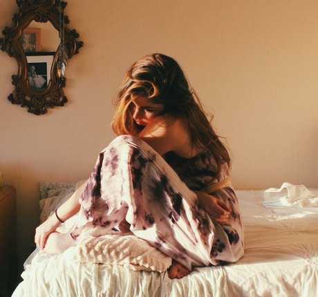 Emmy Corinne nackt kunst galerie