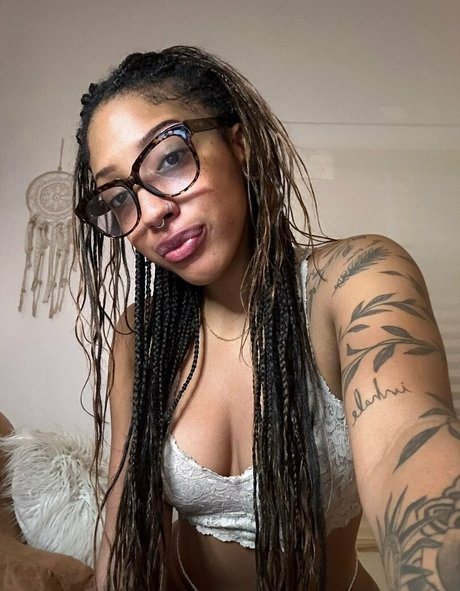 Juice Box Bri model pornografische foto