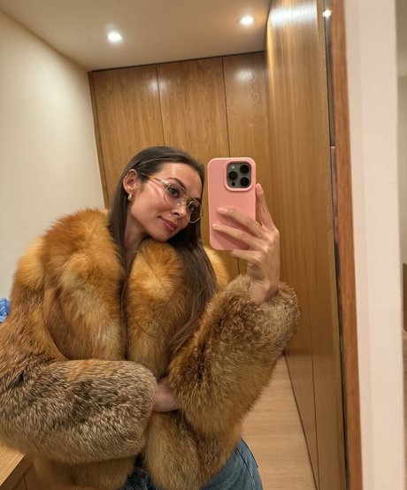 Emily Oberg nackt hd bilder