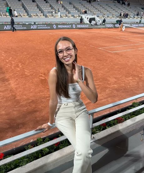 Emily Oberg perfekte foto