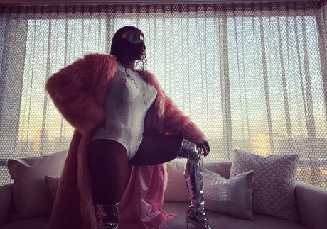 Trinity Fatu perfekte akt fotos