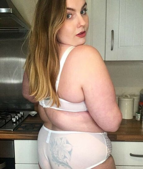 Lauren Dungey nackt sexy bild