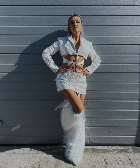 Klava Koka xxx erwachsene foto