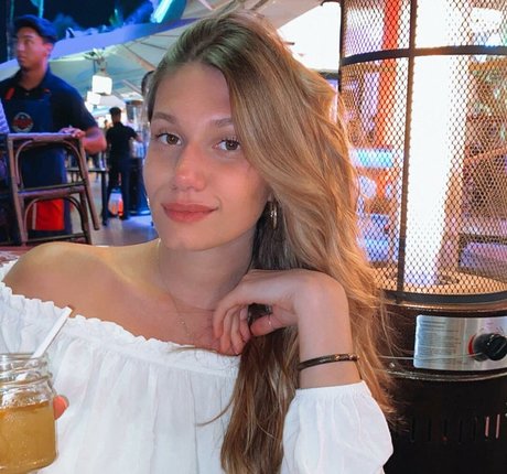 Sierra Bate hübsche perfekte foto