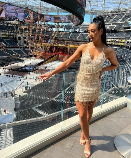 Indi Hartwell Bilder