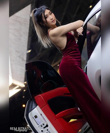 Samantha Tan model akt foto