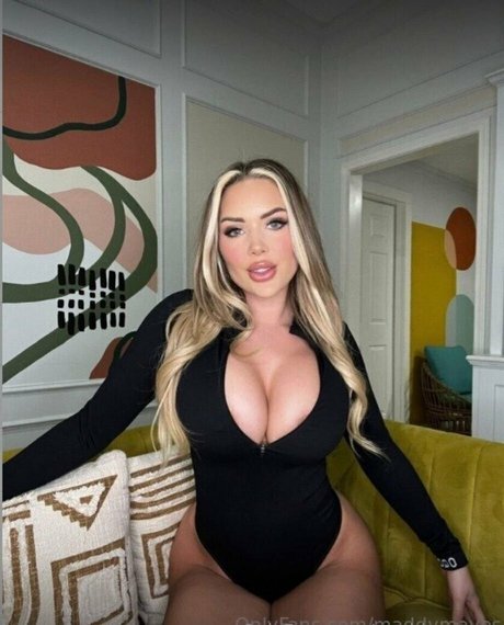 Maddy Mayes perfekte akt bild