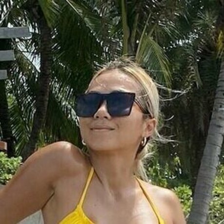 sashastoneasia sexy pornostar bild