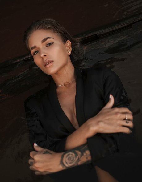 Julia Wind perfekte sexy fotos