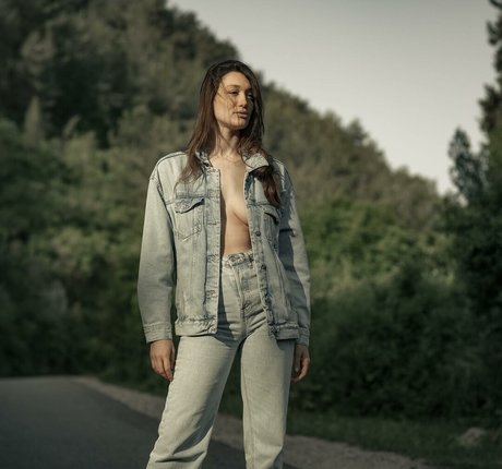 Shira Aizner model kunst bilder