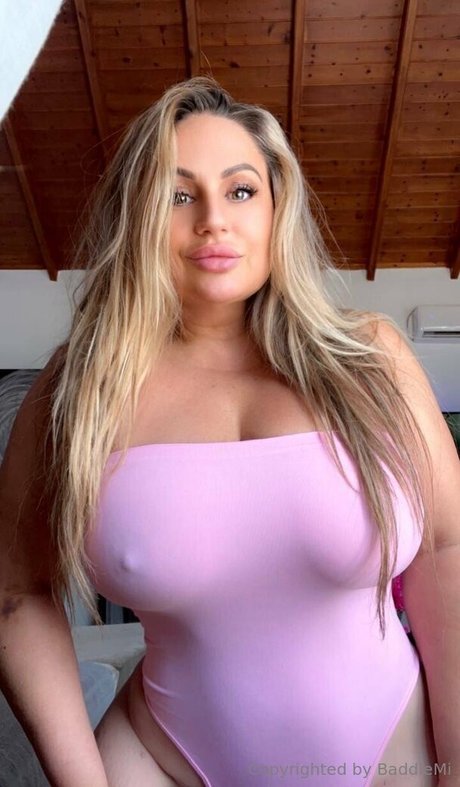 baddiemi nackt schöne fotos