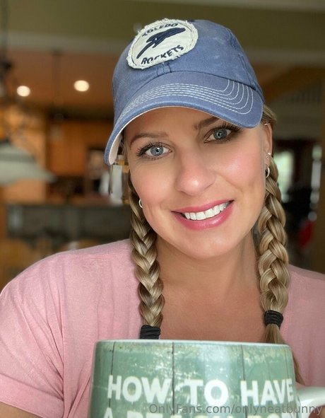 onlyneatbunny pornostar schöne foto