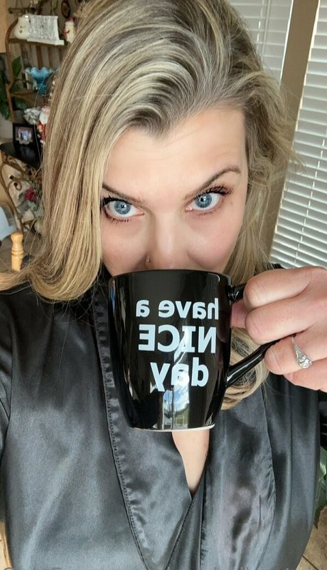 große titten zierliche onlyfans erwachsene nackt foto