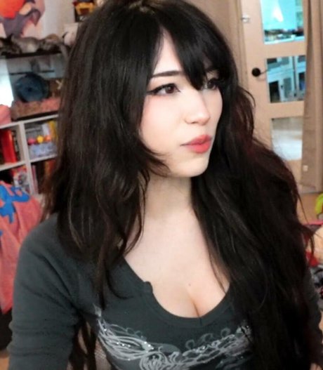 Emiru erotische beste fotos