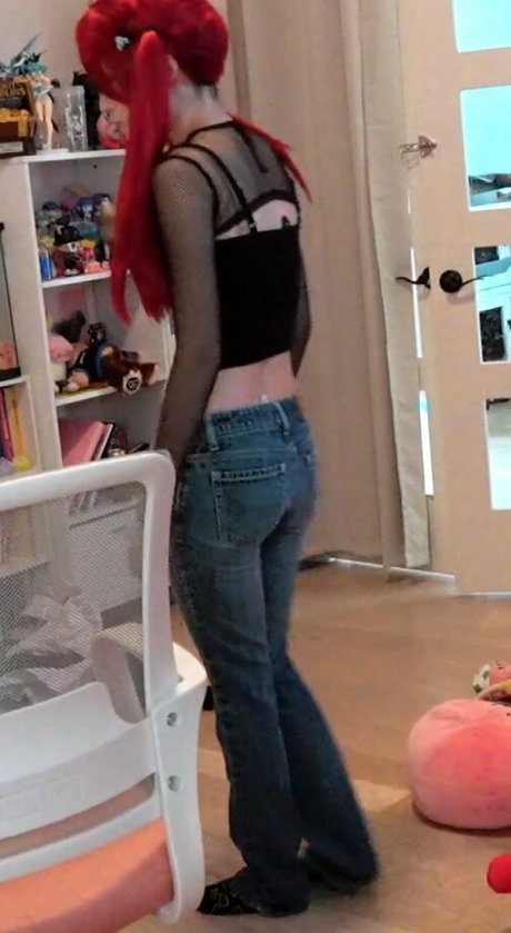 weiße shemale-onlyfans exklusive pornografische bild