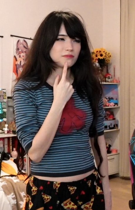 Emiru heiße nackt fotos