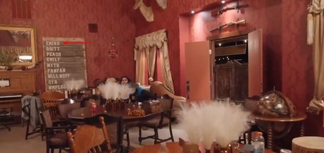 Emiru erotische nacktheit foto