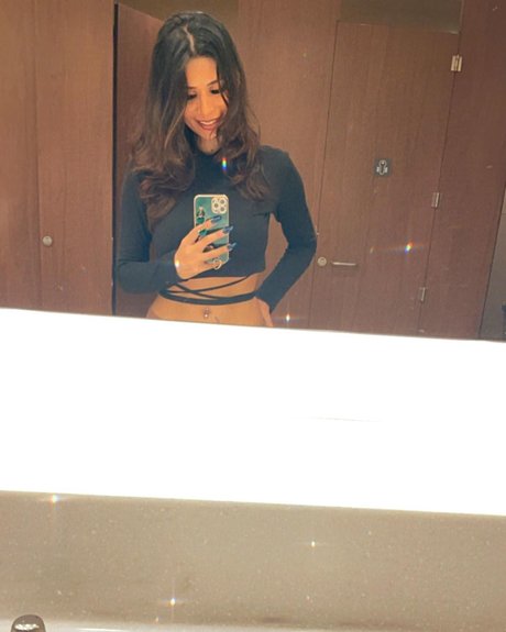 Annie Sharma freie erwachsene bilder