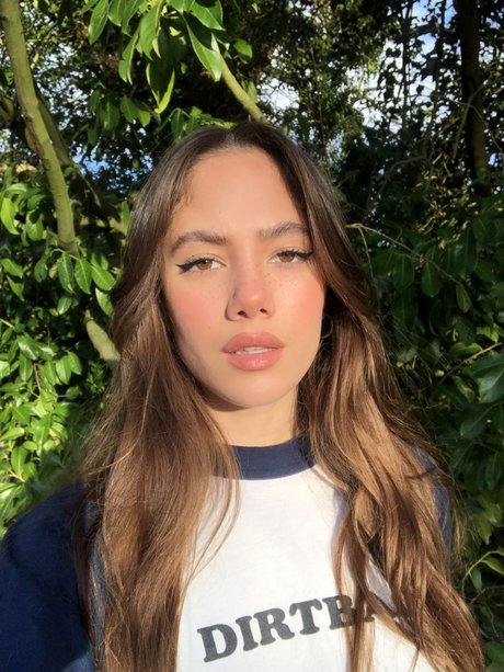 Saoirse Alicia Behzadi_ hübsche nette foto