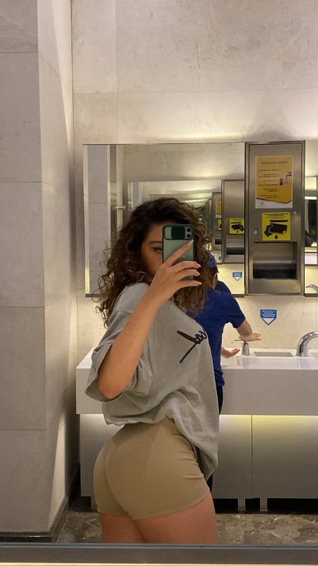 Aleynakutluay porno nette bilder