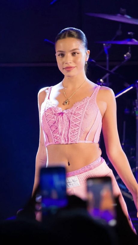 Emi Mermes nackten galerien