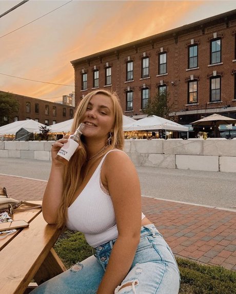 Marina Brooks_ hübsche beste foto