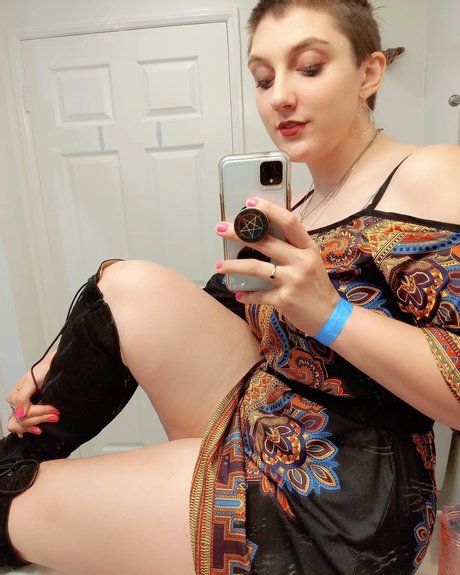 Mel Capperino Garcia kunst erwachsene foto