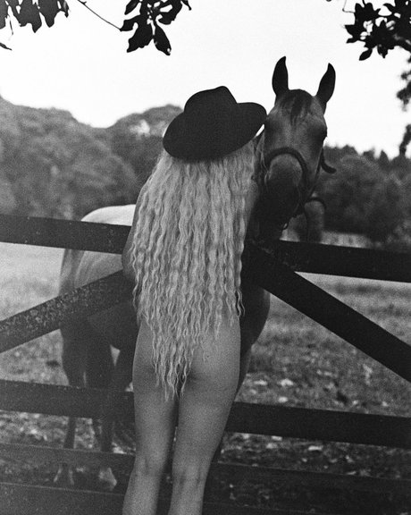 Rotten Queen kunst schöne galerien