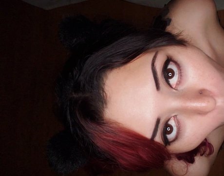 Angelbeii Mimi kunst heiße galerien