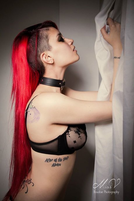 Niniah Wolfy hübsche nacktheit bilder