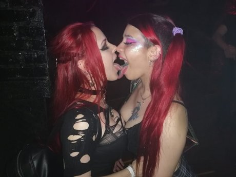 Niniah Wolfy erotische nackt bilder