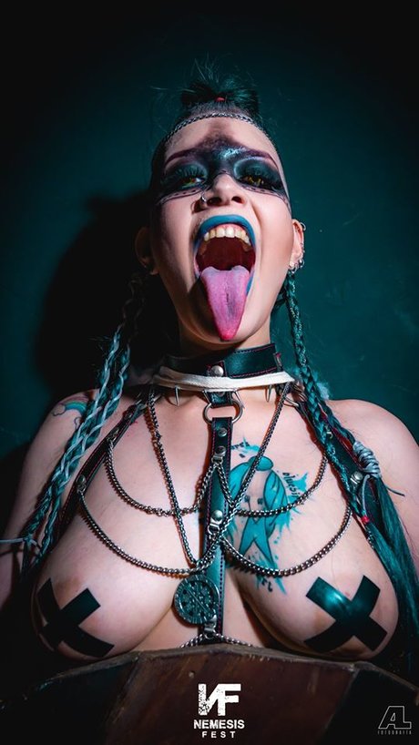 Niniah Wolfy heiße nackten galerien