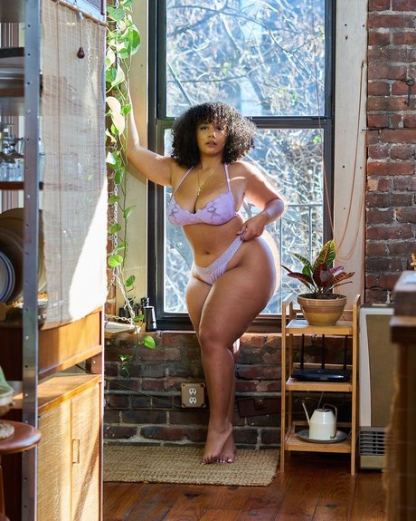 Scarlet Cas_ top heiße bild